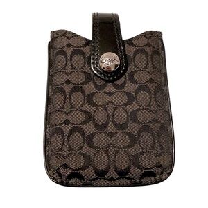 Coach Cardholder w/Magnetic Closure. EUC.  5” x 3.75”